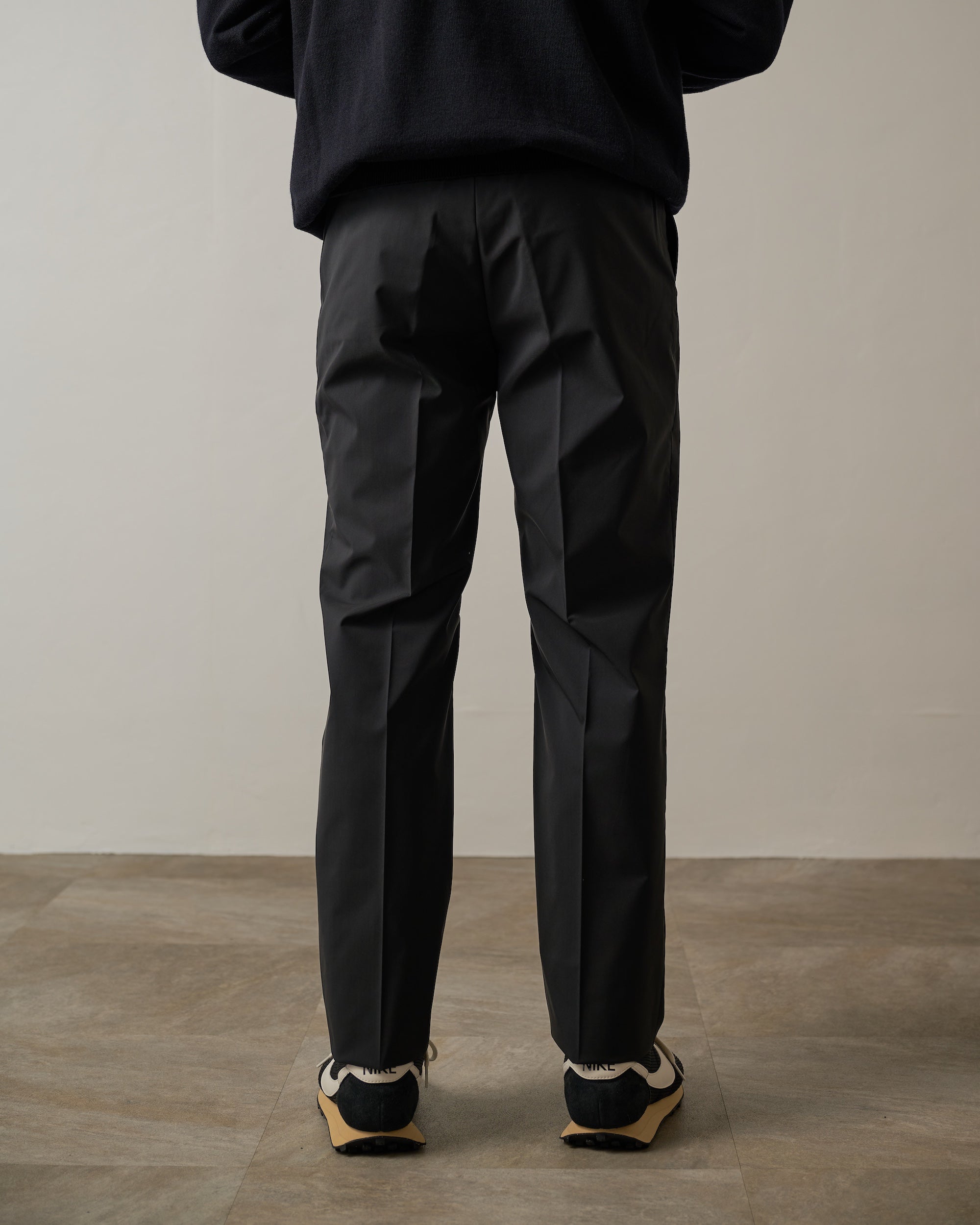 PLEATED TROUSER IN WOOL SHELL