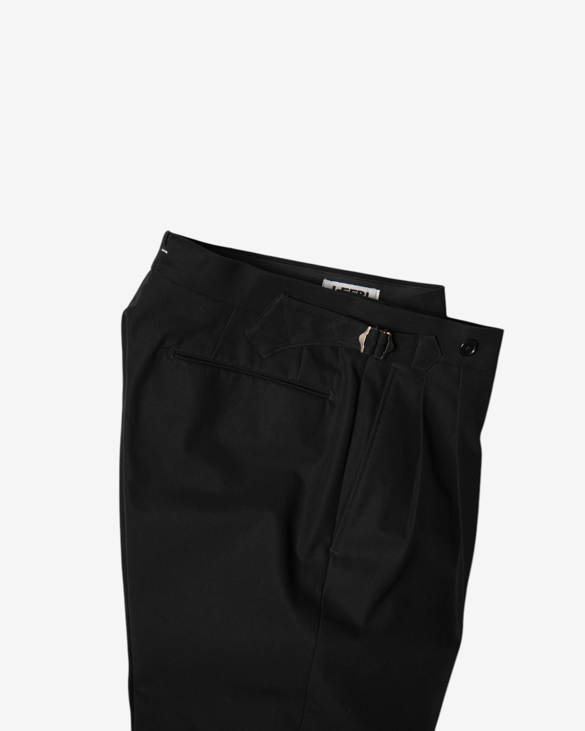 PLEATED TROUSER IN ORGANIC COTTON
